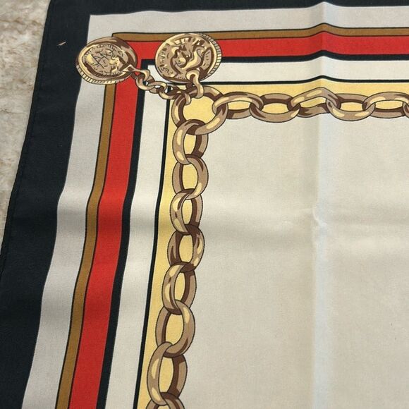 Chainlink Square Scarf - Picture 3 of 3